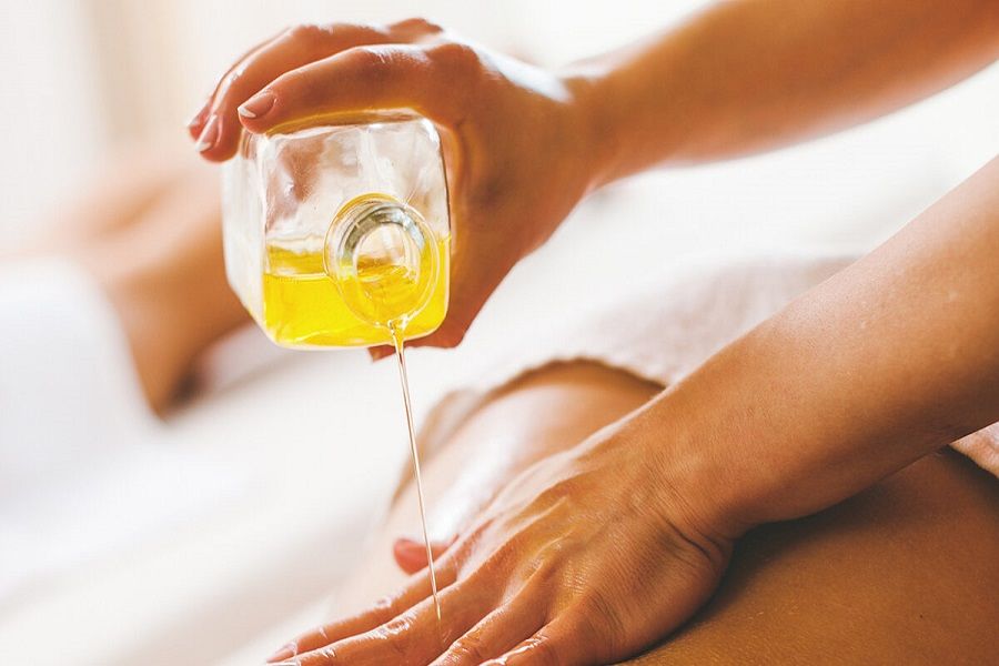 Top 7 Massage Oils And Their Benefits